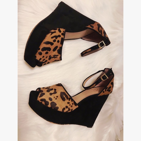 ❌SOLD! Vince Camuto Leopard wedge sandals - Picture 2 of 4